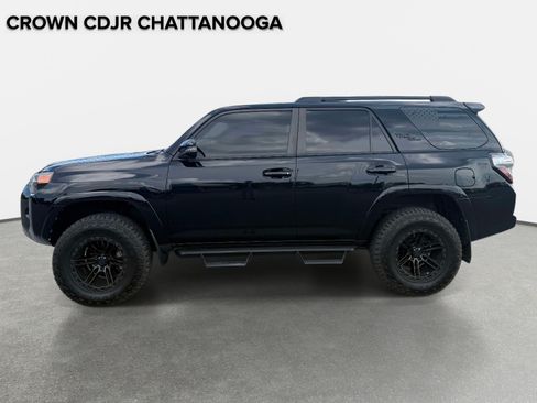 Used 2023 Toyota 4Runner TRD Off-Road Premium w/ Moonroof Package AWD/4WD image 2