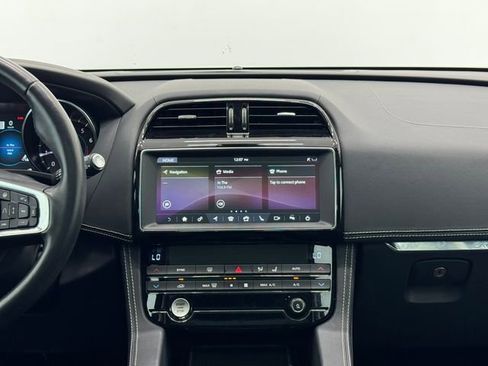 Used 2019 Jaguar F-PACE R-Sport image 4
