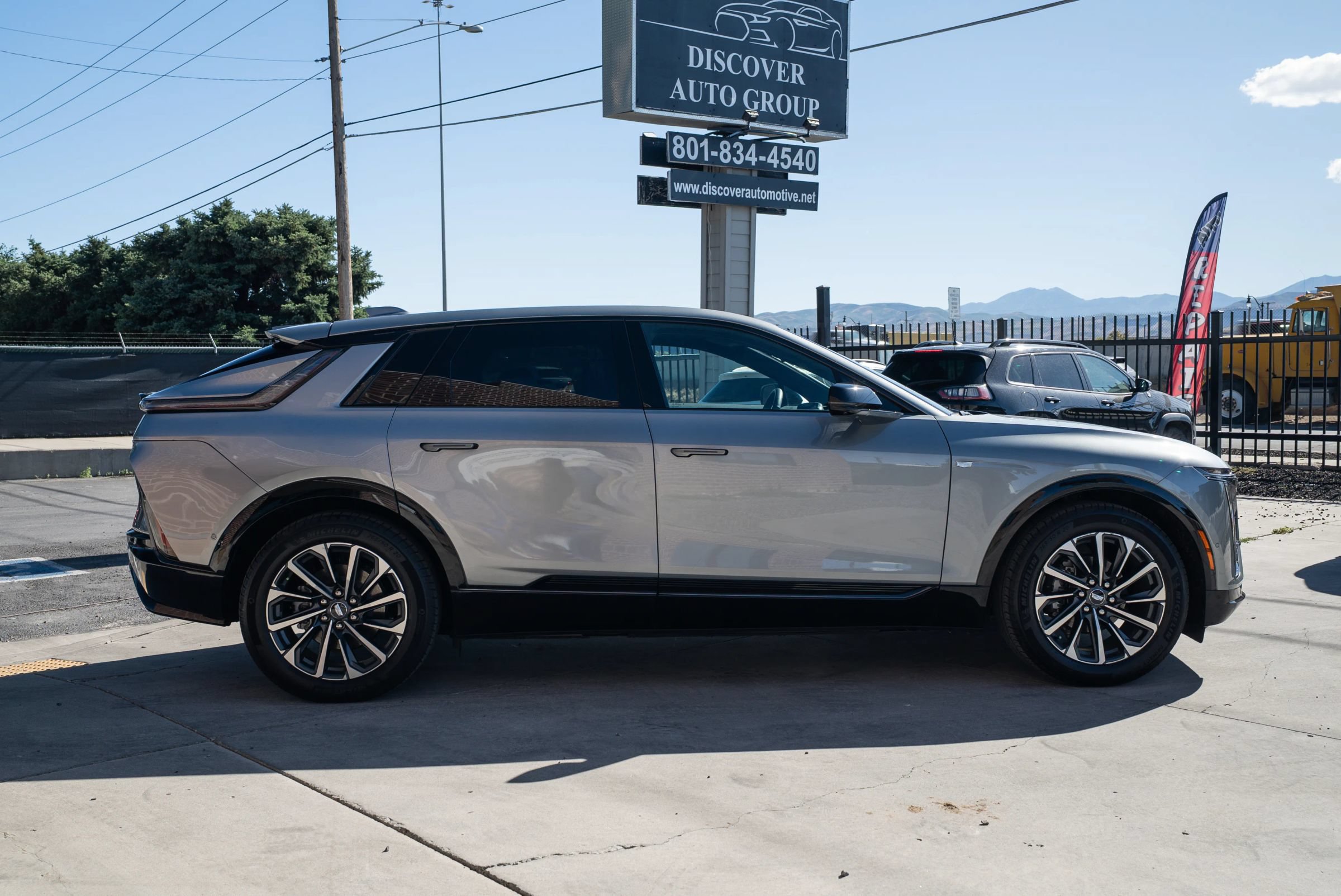 Used 2025 Cadillac Lyriq Sport AWD/4WD image 10