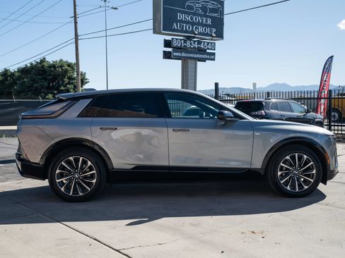 Used 2025 Cadillac Lyriq Sport AWD/4WD image 10