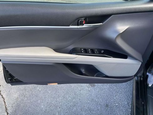 Used 2019 Toyota Camry SE image 25
