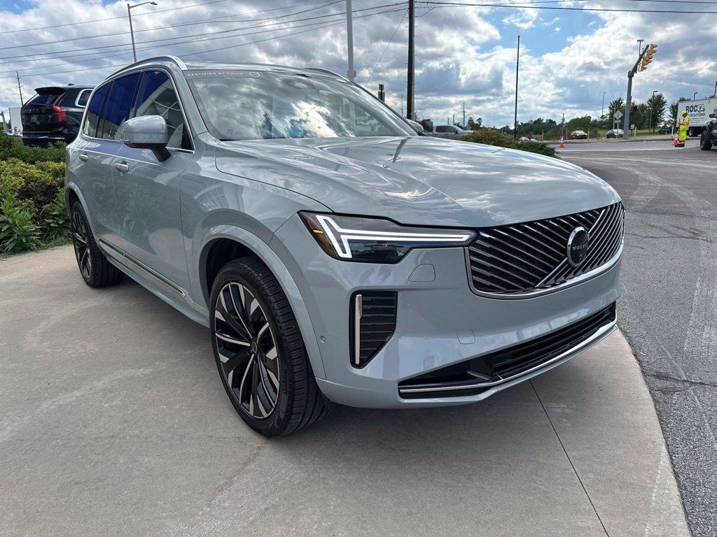 Certified 2026 Volvo XC90 B6 Plus AWD/4WD image 3