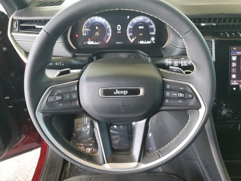 Certified 2024 Jeep Grand Cherokee Laredo X w/ Trailer Tow Package AWD/4WD image 21