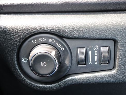 Used 2026 Chrysler Pacifica Select FWD image 47