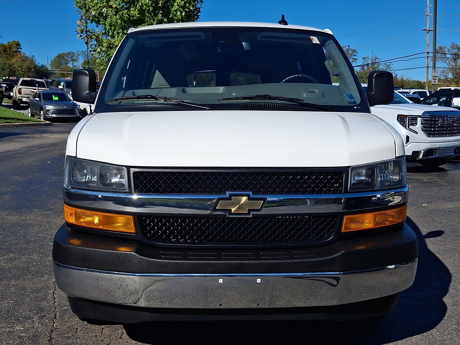 Used 2025 Chevrolet Express 3500 LT w/ LT Preferred Equipment Group RWD image 2