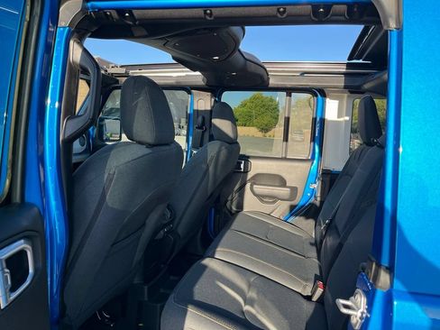 Used 2024 Jeep Wrangler Unlimited AWD/4WD image 15