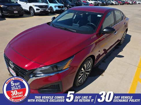 Used 2025 Nissan Altima 2.5 SV FWD image 1