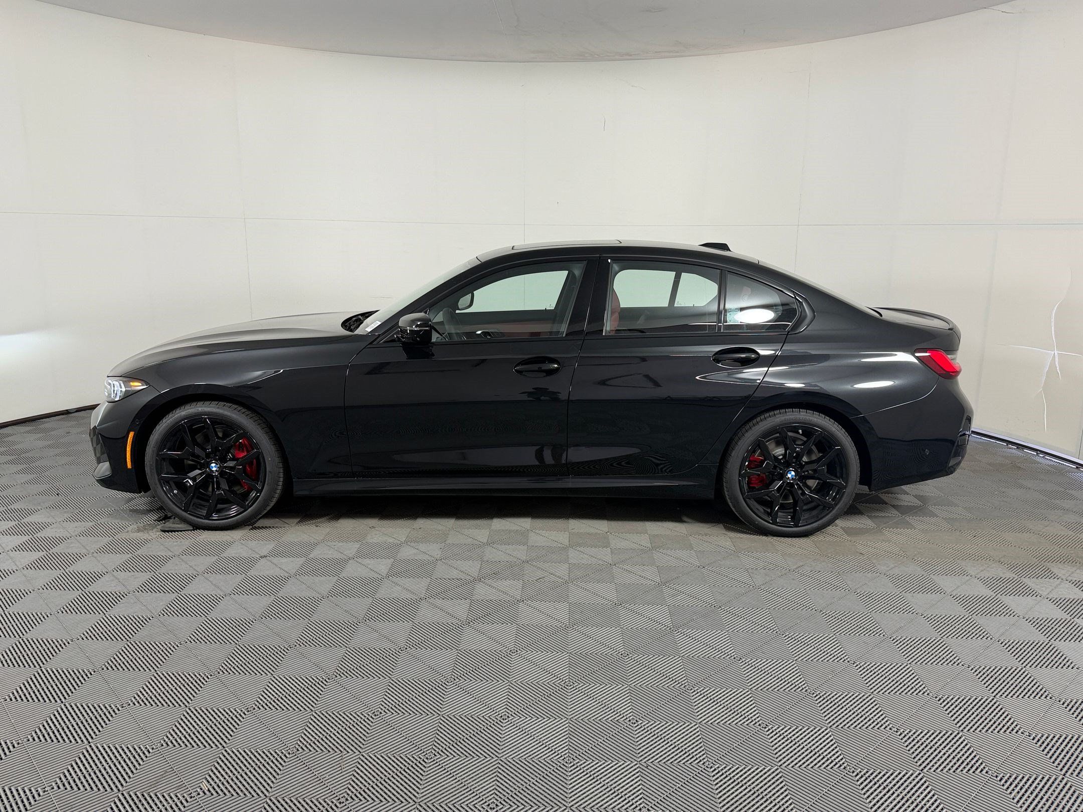 Used 2026 BMW 330i Sedan w/ M Sport Package RWD image 2