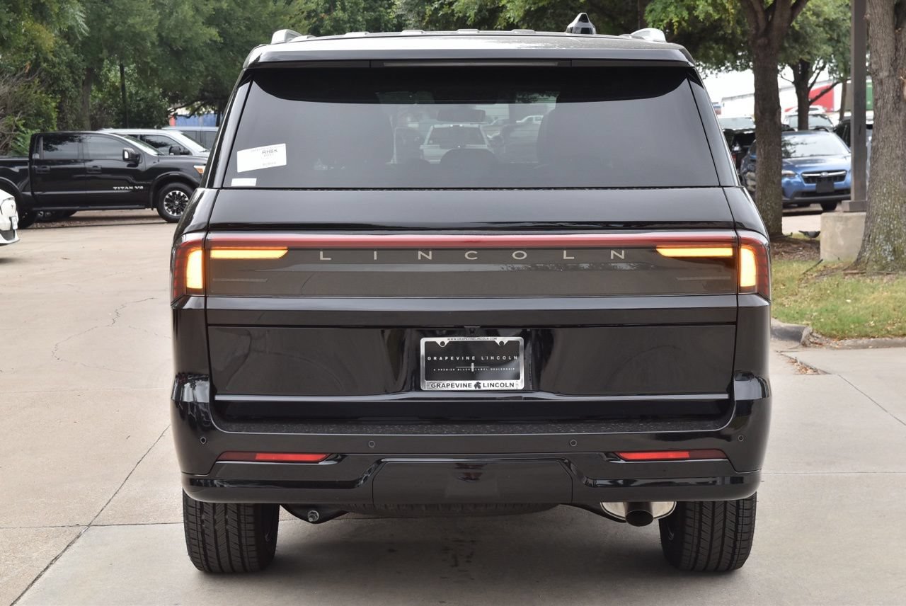 New 2027 Lincoln Navigator Reserve AWD/4WD image 8