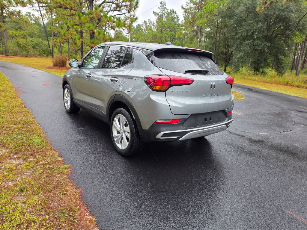 Used 2025 Buick Encore GX Preferred w/ Comfort Package FWD image 3