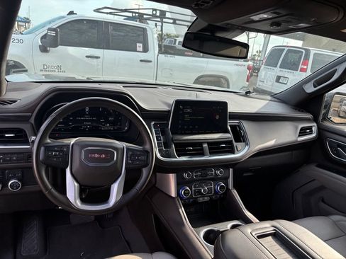 Used 2024 GMC Yukon XL SLT AWD/4WD image 12