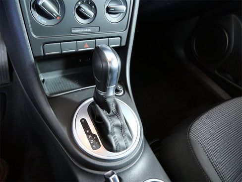 Used 2019 Volkswagen Beetle 2.0T S image 21