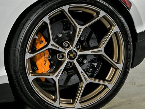 Used 2025 Lamborghini Revuelto AWD/4WD image 11