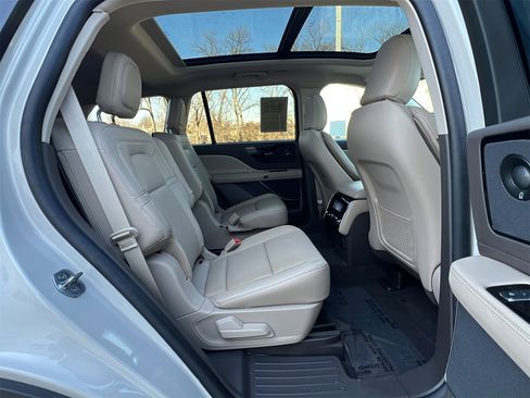 Used 2023 Lincoln Aviator Reserve w/ Equipment Group 201A image 30