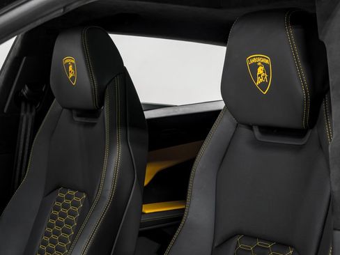 Used 2022 Lamborghini Urus AWD/4WD image 18