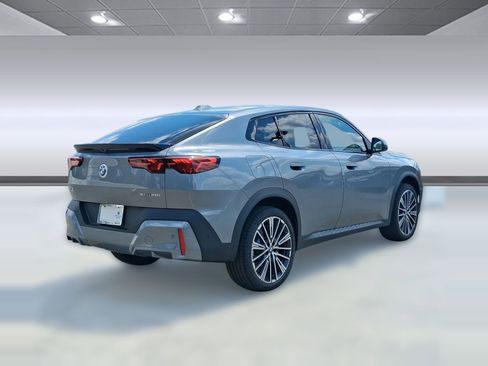 Used 2026 BMW X2 xDrive28i image 9