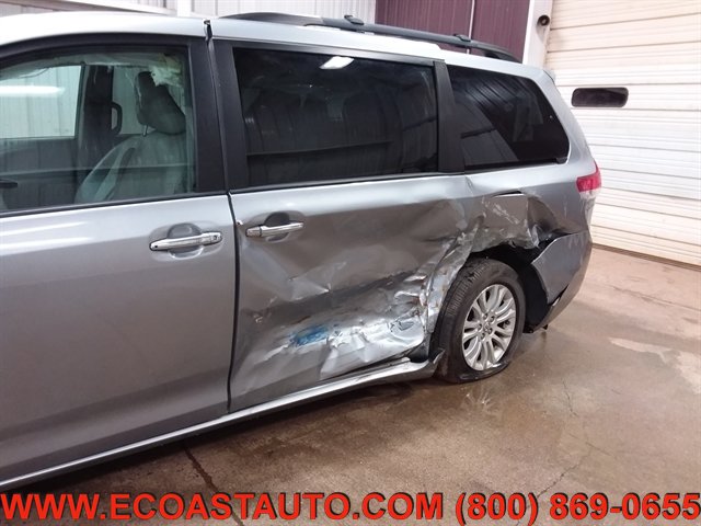 Used 2014 Toyota Sienna XLE w/ Entertainment Package FWD image 19
