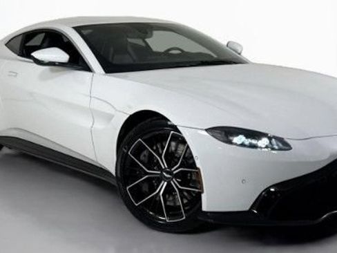 Used 2022 Aston Martin V8 Vantage Coupe RWD image 1