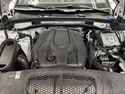 Certified 2025 Porsche Macan image 43