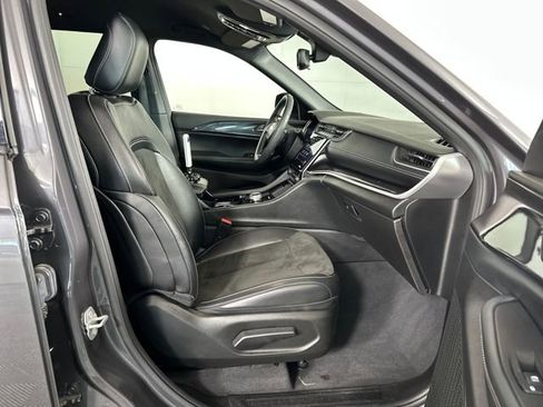 Used 2023 Jeep Grand Cherokee L Laredo image 28