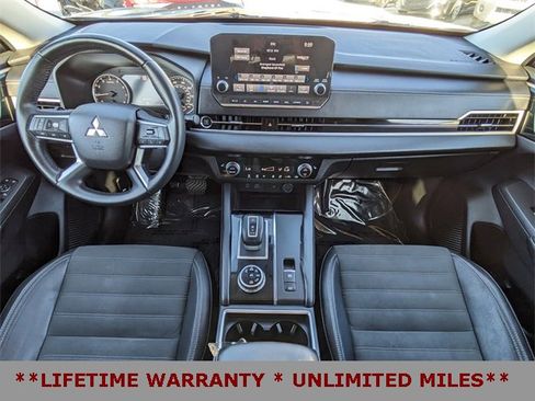 Used 2022 Mitsubishi Outlander SE image 17