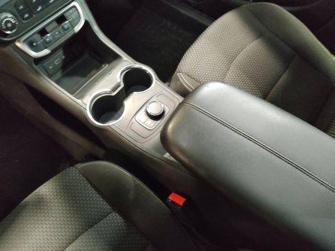 Used 2024 GMC Terrain SLE w/ LPO, Floor Liner Package FWD image 26