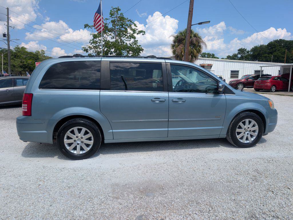 Used 2008 Chrysler Town & Country Touring FWD image 8