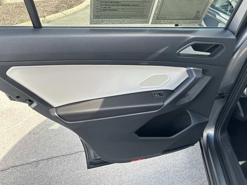 Used 2021 Volkswagen Tiguan SEL image 20