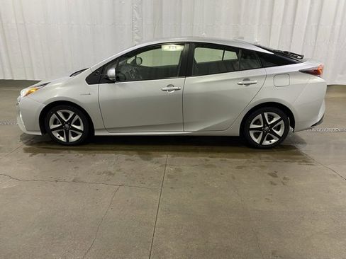 Certified 2016 Toyota Prius Three Touring image 7