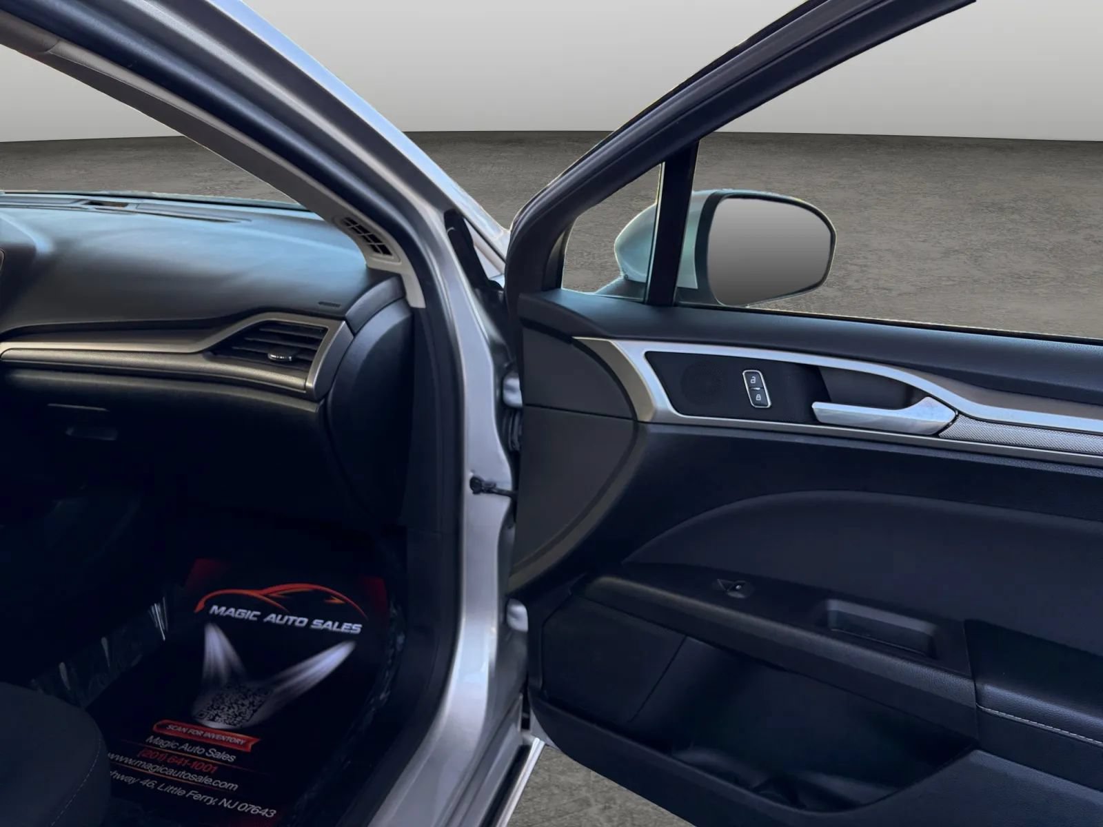 Used 2019 Ford Fusion SE FWD image 19
