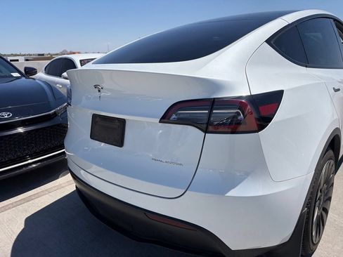 Used 2023 Tesla Model Y Long Range AWD/4WD image 4