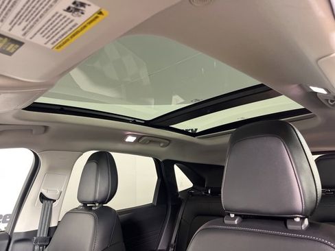 Used 2022 Ford Escape SEL w/ Technology Package image 5