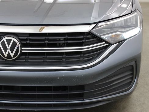 Used 2024 Volkswagen Jetta SE FWD image 8