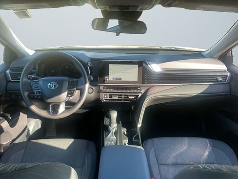 Used 2025 Toyota Camry LE image 11