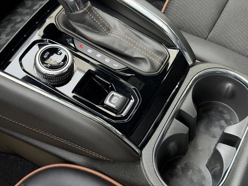 Used 2024 GMC Canyon AT4 image 16