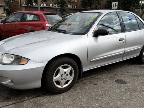 Used 2005 Chevrolet Cavalier Sedan w/ Preferred Equipment Group FWD image 2