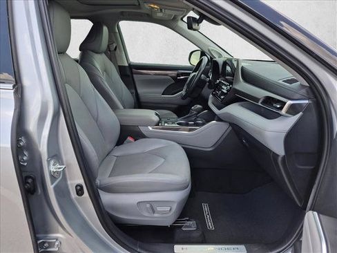 Used 2022 Toyota Highlander Limited FWD image 21