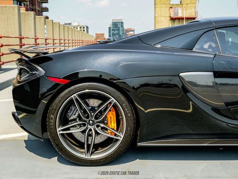 Used 2019 McLaren 570S Spider image 10