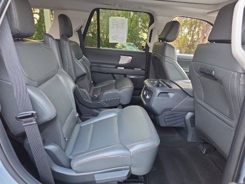 Used 2025 Ford Expedition Active image 4