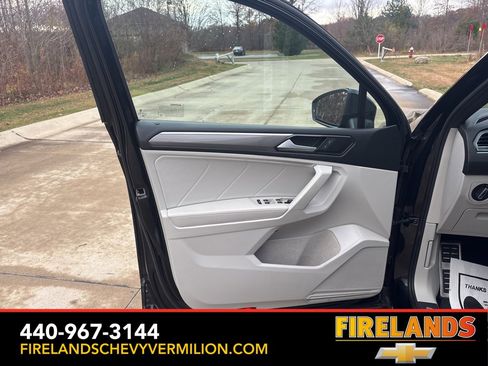 Used 2023 Volkswagen Tiguan SE R-Line image 13