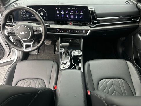 Used 2025 Kia Sportage X-Pro image 3