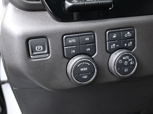 Used 2024 Chevrolet Silverado 1500 ZR2 w/ Technology Package AWD/4WD image 18