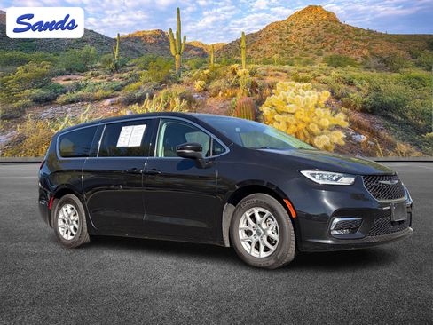 Used 2023 Chrysler Pacifica Touring-L image 1