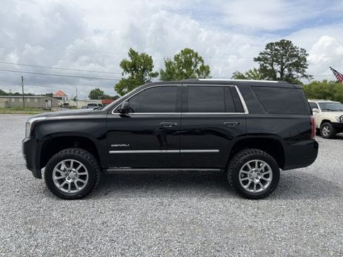 Used 2015 GMC Yukon Denali w/ Touring Package AWD/4WD image 3