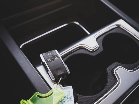 Used 2017 GMC Sierra 1500 SLT w/ SLT Premium Package image 8