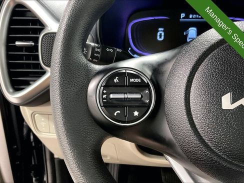 Used 2025 Kia Soul LX w/ LX Technology Package FWD image 23