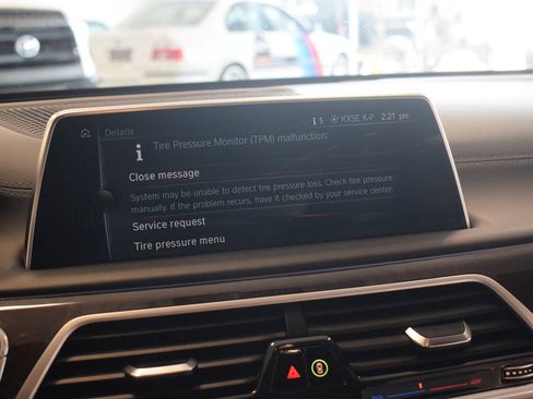 Used 2017 BMW 740i RWD image 64