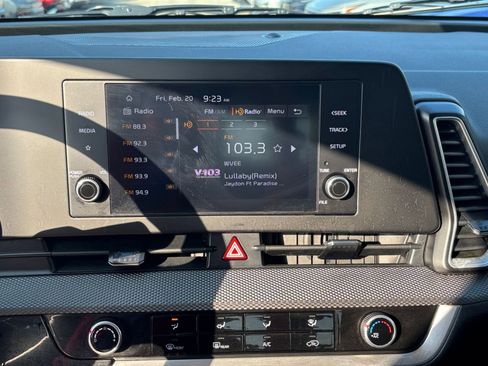 Used 2025 Kia Sportage LX image 20