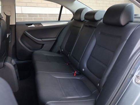 Used 2017 Volkswagen Jetta SE FWD image 20