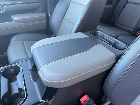 Used 2025 Chevrolet Silverado 2500 ZR2 w/ Technology Package AWD/4WD image 40